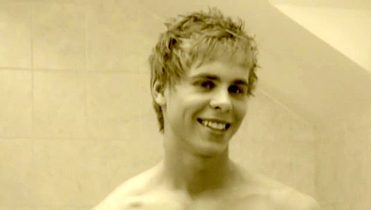 Alex Stevens Takes It Easy with Julien Breeze's Hungry Cock - Gay XXX