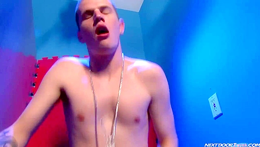 Johnny Torque & Anthony Price - Big Lust in a Tiny Restroom