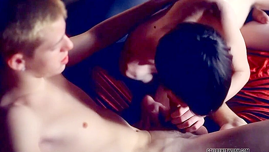 Vampire Twinks Kyle & Elijah Fuck Hard - A Twinklight Tale