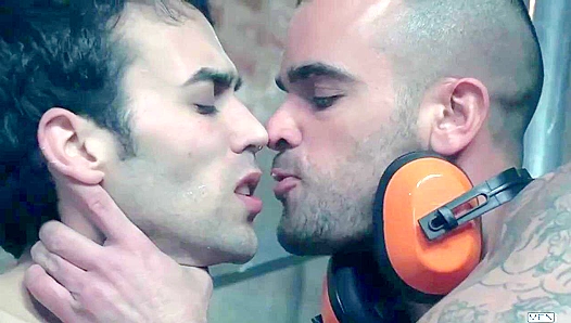 Damien Crosse Drills Foster Riviera's Hole On-Site