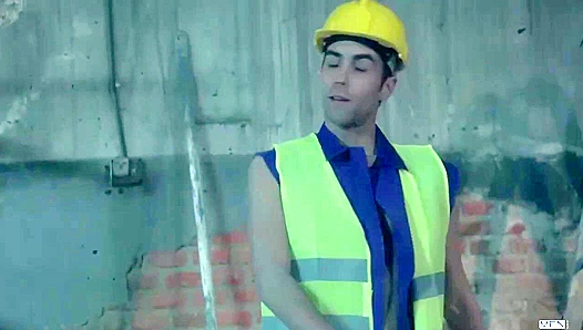 Damien Crosse Drills Foster Riviera's Hole On-Site