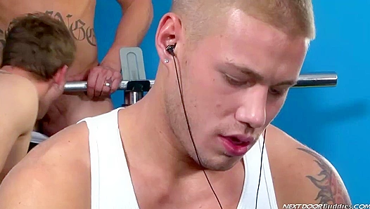 Brody Wilder & SebastianYoung - Muscly Neighbors Share a Steamy Encounter