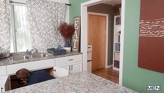 Beefy Dom King Plumbs Deep with Hard-Hitting Bruce Jones