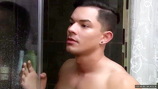 Hung Hugh Hunter Dominates Young Ethan Slade - Icon Male