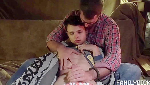Family Reunion Fuck - Austin Xander & Alex Killian Share the Love