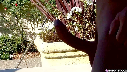 Rod Daily Flexes His Curved Cock Outdoors - Behind the Scenes Heat