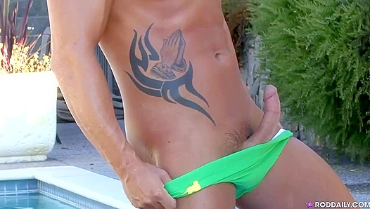Rod Daily Flexes His Curved Cock Outdoors - Behind the Scenes Heat