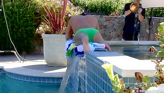 Rod Daily Flexes His Curved Cock Outdoors - Behind the Scenes Heat