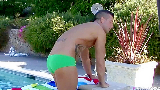 Rod Daily Flexes His Curved Cock Outdoors - Behind the Scenes Heat