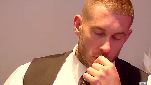 Scott Hunter & Harley Everett - Hot for the Cable Guy's Cock - UK Hunks