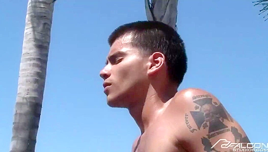 Sebastian Keys & Jeremy Fox Heat Up the Outdoors in Steamy Love Session