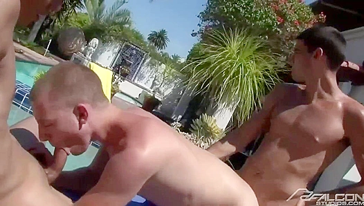 Sebastian Keys & Jeremy Fox Heat Up the Outdoors in Steamy Love Session