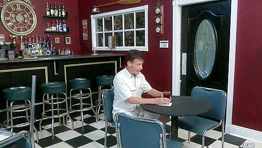 Horny Waiter Drills AbsolutELY Ripped Dude's Tight Hole