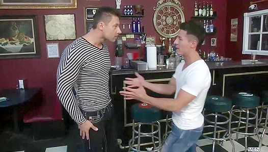Horny Waiter Drills AbsolutELY Ripped Dude's Tight Hole