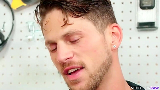 Roman Todd Fucks Elliot Finn Brutally at Work - Nextdoor Raw