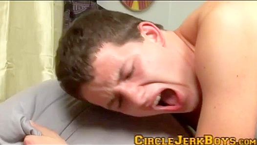 Tommy Defendi and Devon Moss - High School Love Gets Steamy