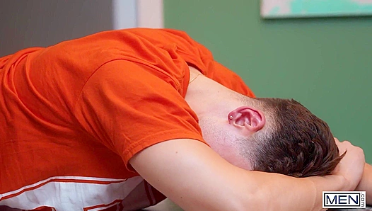 Bareback Threesome: Hot Spit Roasting & Intense Cumshots