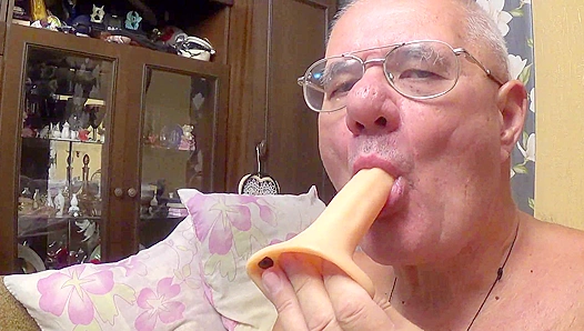 My Husband: Expert Cockslurper Welcomes Gays & Bis