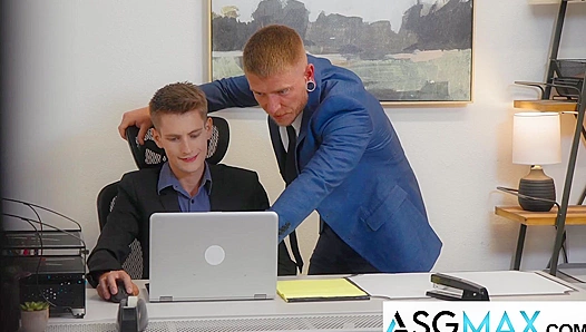 Dudes Secretly Hook Up, Sucking Dick In Gay Office Parody