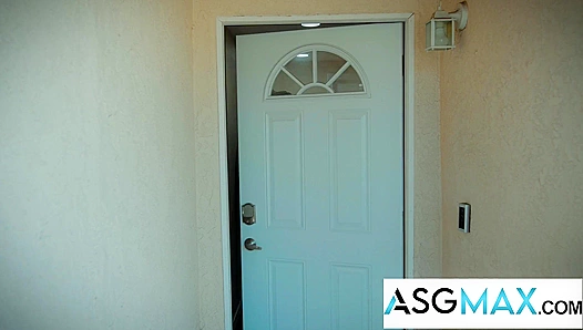 Hunk Gets Pounded by His Former Bully in Wild Revenge Fuck