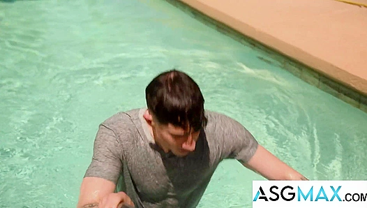 Jock Pool Boy Gets Distracted, Starts Sucking A Massive Cock Wildly