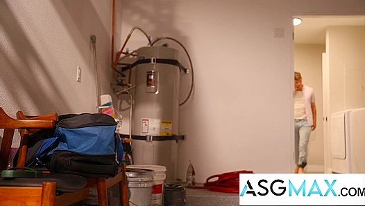 PrideStudios - Shh! I Gotta Keep My Stepdad’s Secret But He Fucked Me So Damn Good