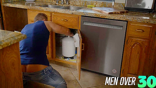 Hunks Bareback It Up Hard While Pounding Nails Like Pros