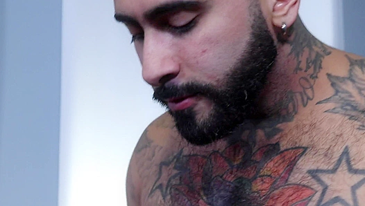 Rikk York Shoves His Tongue Deep Into His Muscled BF’s Tight Ass