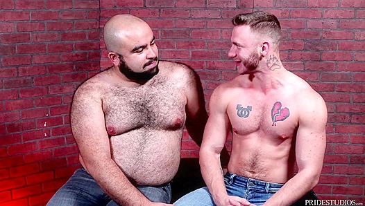 Rough Bearback Action - Muscled Hunk Rides and Cums All Over That Juicy Ass