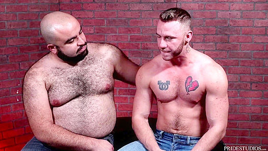 Rough Bearback Action - Muscled Hunk Rides and Cums All Over That Juicy Ass