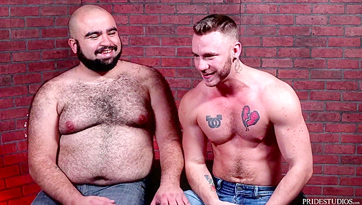 Rough Bearback Action - Muscled Hunk Rides and Cums All Over That Juicy Ass