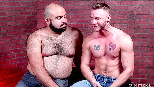 Rough Bearback Action - Muscled Hunk Rides and Cums All Over That Juicy Ass