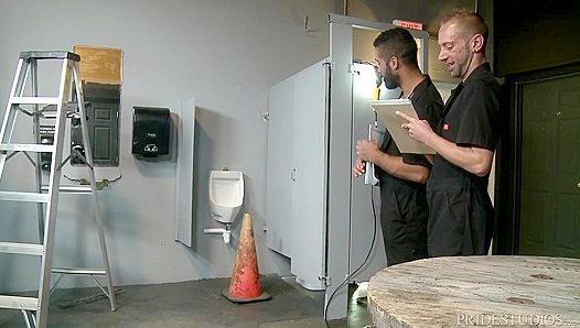 Dude Over 30 Gets His Ass Remodeled by a Beastly Stud