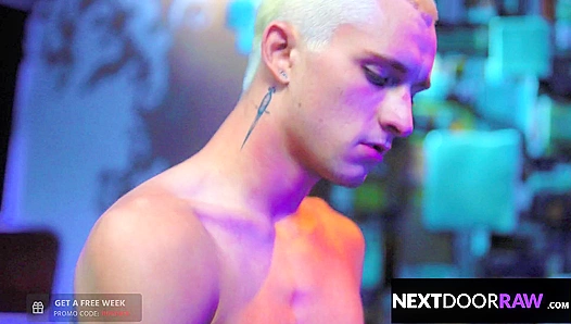 Muscle Daddy Fucks Hot Stranger Roman Todd, Making Him Scream With Pleasure