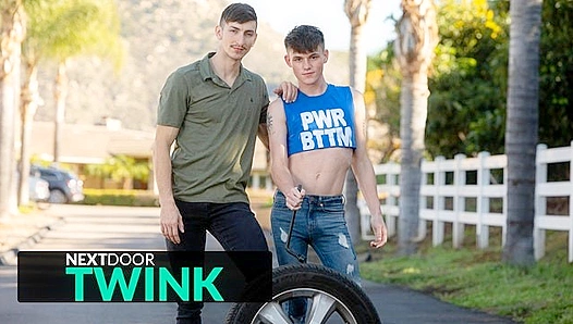 Teen Avery Jones Cant Change A Tire But Can Take A Good Dick