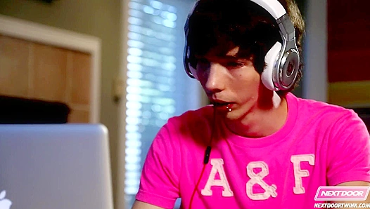 Next Door Twink - Max Payne 2