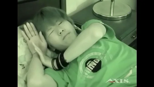 Amateur Asian Gay Couple Explore Passion In Intimate 14–Minute Scene