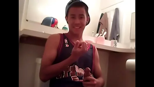 Hot Asian Guy Jacking Off In steamy Solo Session