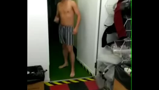 Sweet Asian Gay Duo Enjoy Intimate 2–Minute Encounter