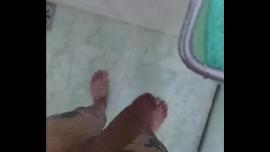 L Kingsbr Enjoying Intimate Solo Moments in a Hot Bath – Brazilian AmateurGay