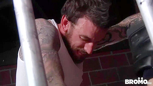 Zane Anders and Cellmate Bareback Blasting - Bromo US