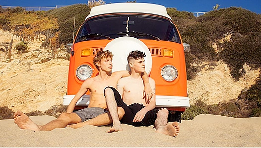 Twink Twosome - Morning Anal with AveryJones & ZachAstor