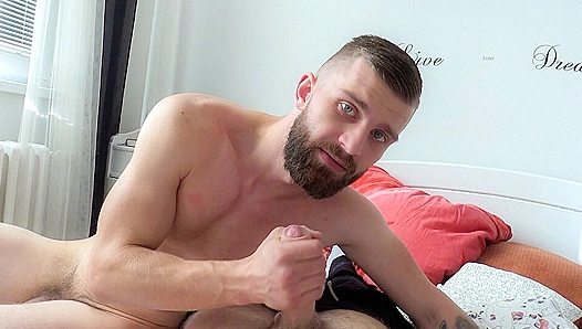 Bearded Hunk Reveals His Slutty Bottom Side - XXX Gay