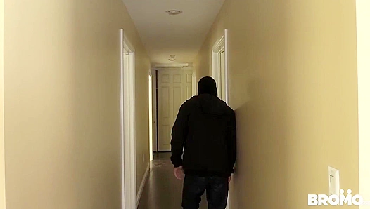 Hot Burglar Action - Brad Powers & Griffin Barrows Go Extreme Anal