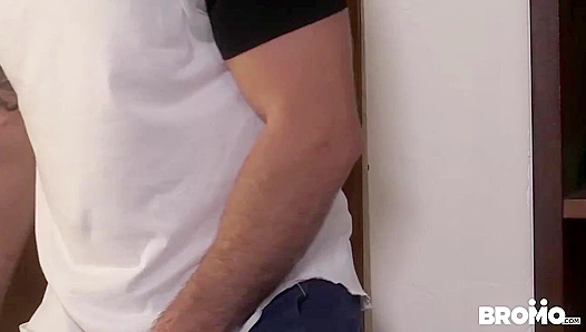 Brad Powers Shines - Hot Bareback Scene with Muscular Stud - Bromo US