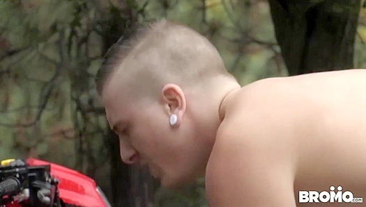 Tom Faulk and Ashton McKay Get Wild - Redneck Outdoor Fuck Fest