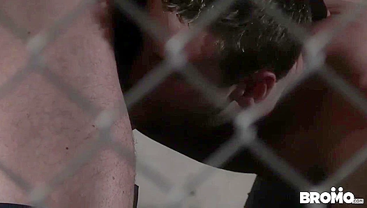 Jaxton Wheeler Overpowers Brandon Evans for a Rough Sodomizing Session - Bromo US