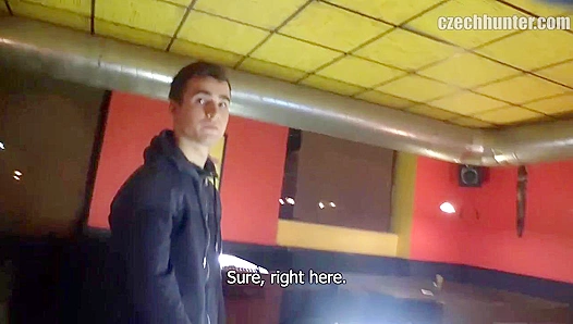 Christmas blowjob ends with a naughty facial - XXX Gay