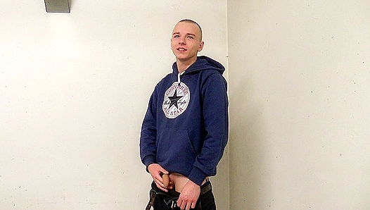 XXX Gay - Brazen Amateur Gets Fucked Hard in Parking Lot