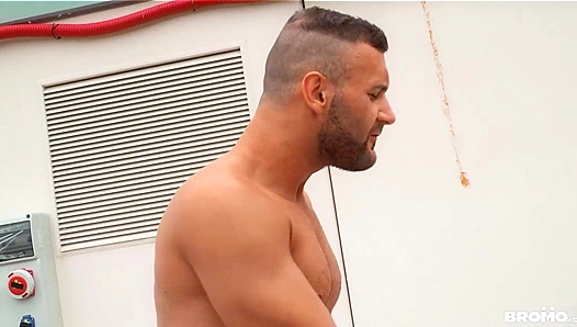 Amateur Lovers Marty & David Lee Fuck by the Highway - Bromo US